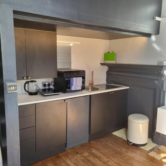 21 Mini Loft Apartment - Great Location - Comfy King Size Bed Hove Extérieur photo